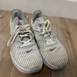 Nike Kyries